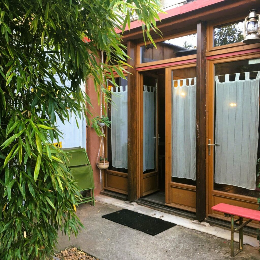 Notre salle de Yoga "Majorana" à Toulouse, située au 53 chemin de Nicol 31200 Toulouse vous attend pour des cours collectifs de Yoga