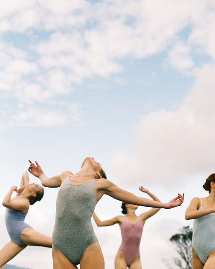 Photos illustrant des femmes, s'ouvrant à la vie